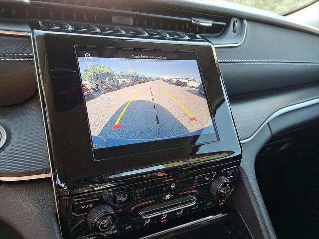 2023 Jeep Grand Cherokee Laredo 4x4
