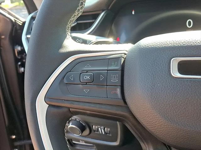 2023 Jeep Grand Cherokee Laredo 4x4