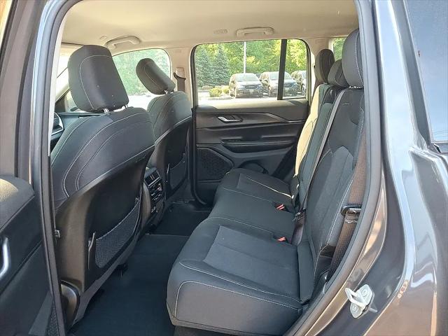 2023 Jeep Grand Cherokee Laredo 4x4