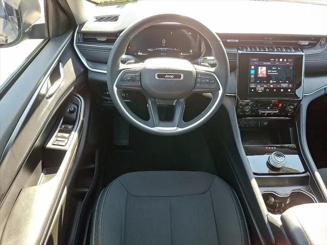 2023 Jeep Grand Cherokee Laredo 4x4
