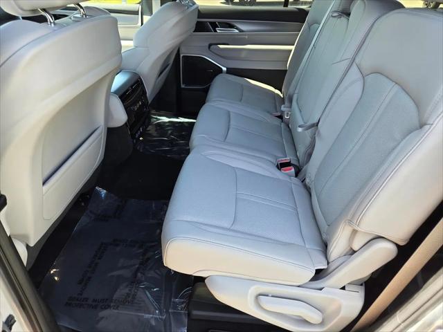 2026 Jeep Grand Wagoneer L 4x4