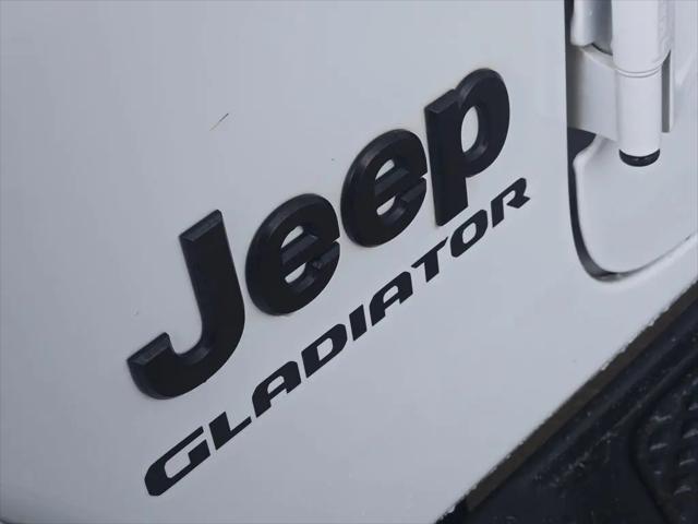 2022 Jeep Gladiator Sport