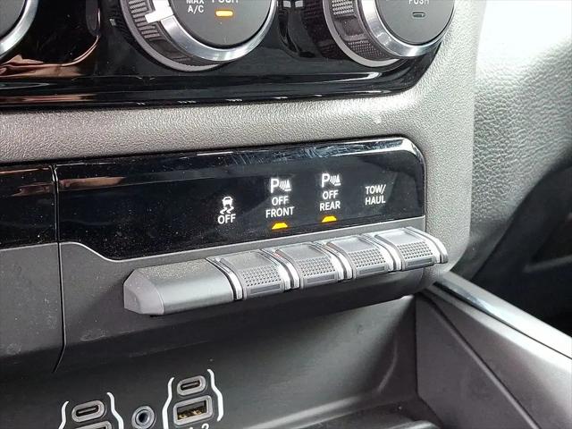 2025 Ram 1500 Lone Star Crew Cab 4x4 5'7" Box