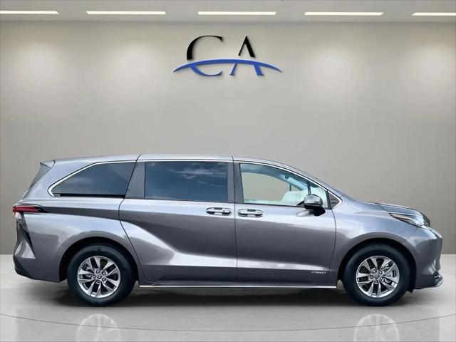 2021 Toyota Sienna LE