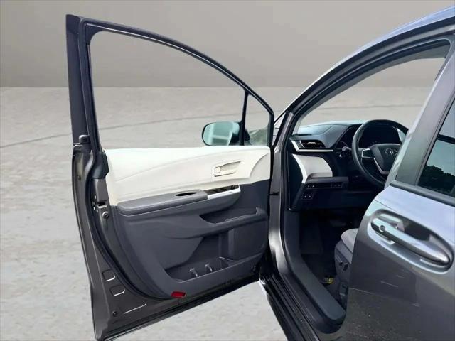 2021 Toyota Sienna LE