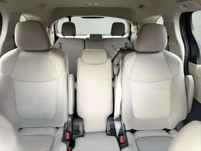 2021 Toyota Sienna LE