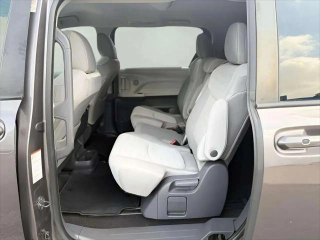 2021 Toyota Sienna LE