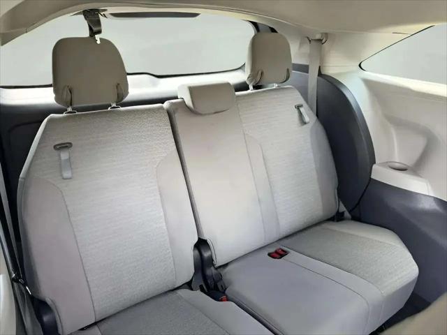 2021 Toyota Sienna LE