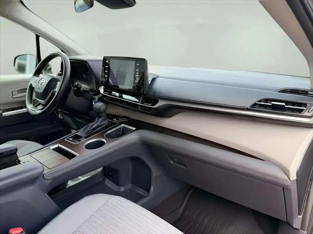 2021 Toyota Sienna LE