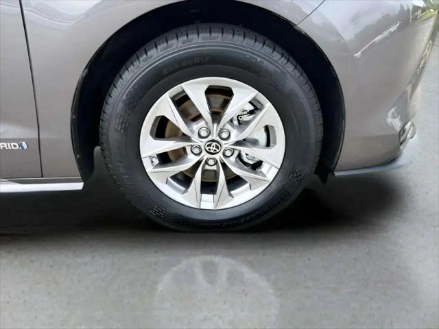 2021 Toyota Sienna LE