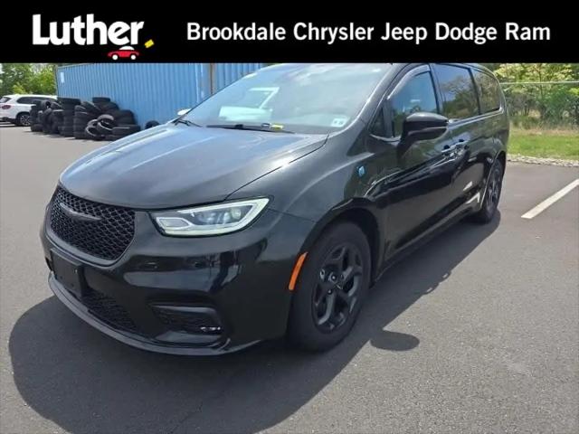 2023 Chrysler Pacifica Hybrid Limited for sale in Brooklyn Park, MN