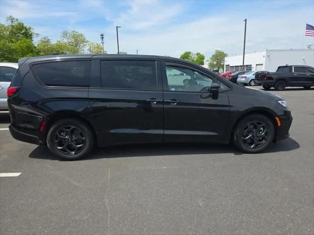 2023 Chrysler Pacifica Hybrid Limited