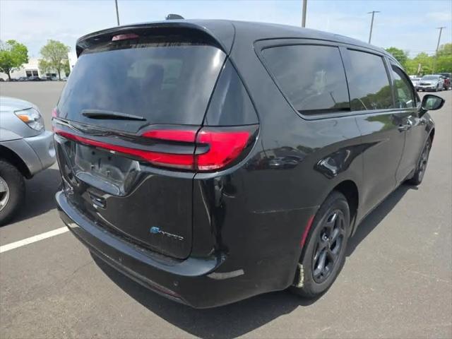 2023 Chrysler Pacifica Hybrid Limited