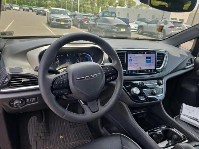 2023 Chrysler Pacifica Hybrid Limited