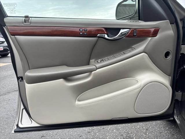 2000 Cadillac DeVille Standard