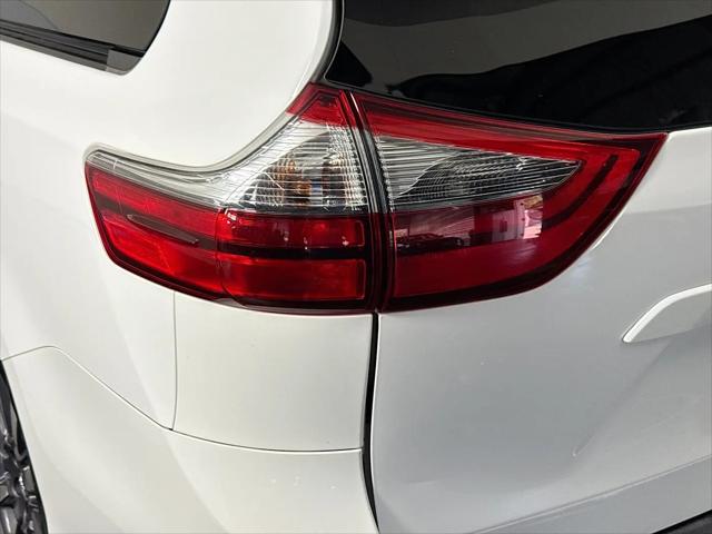 2020 Toyota Sienna LE