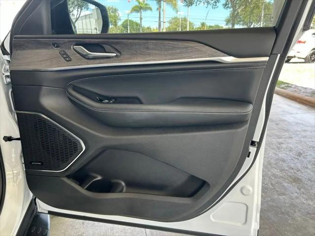 2025 Jeep Grand Cherokee L Overland 4x4