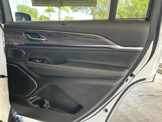 2025 Jeep Grand Cherokee L Overland 4x4