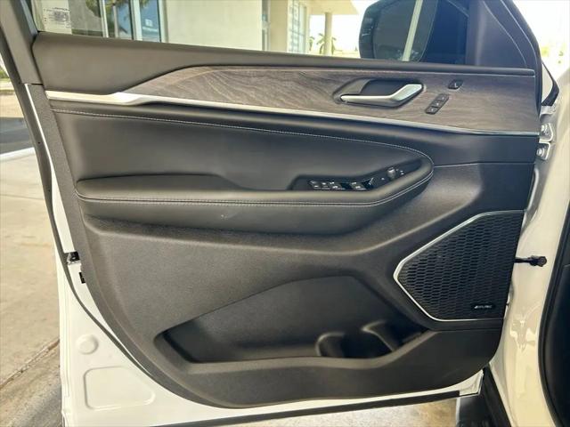 2025 Jeep Grand Cherokee L Overland 4x4