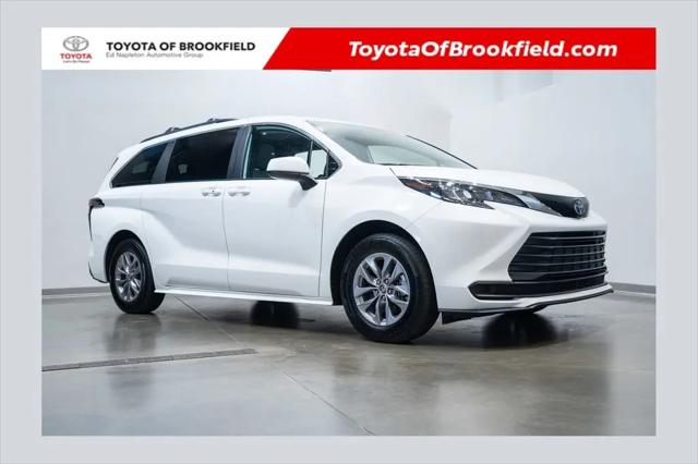 2025 Toyota Sienna LE for sale in Brookfield, WI