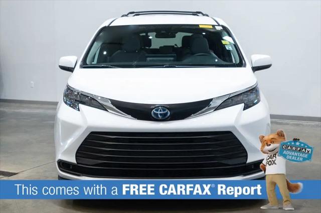 2025 Toyota Sienna LE