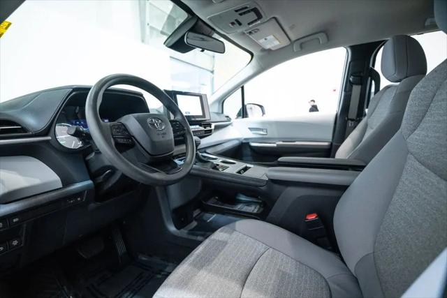 2025 Toyota Sienna LE