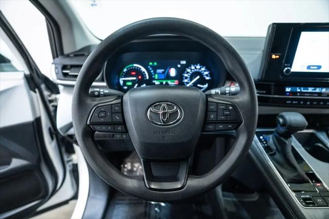 2025 Toyota Sienna LE