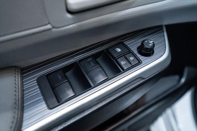 2025 Toyota Sienna LE