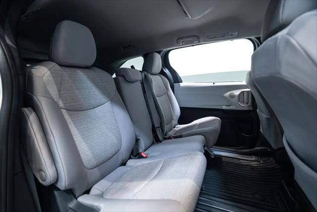 2025 Toyota Sienna LE