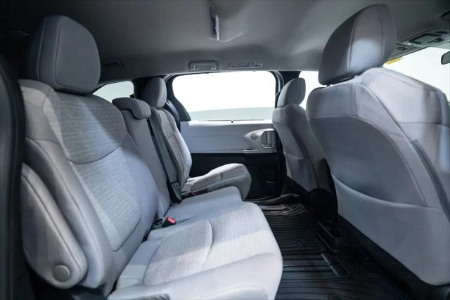 2025 Toyota Sienna LE