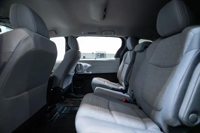 2025 Toyota Sienna LE