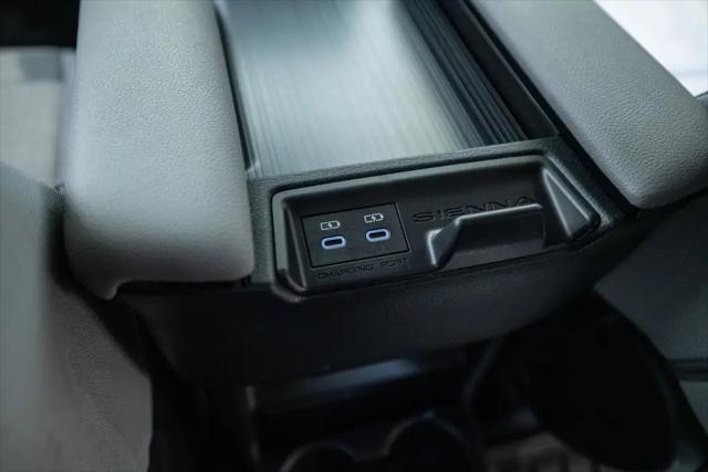 2025 Toyota Sienna LE