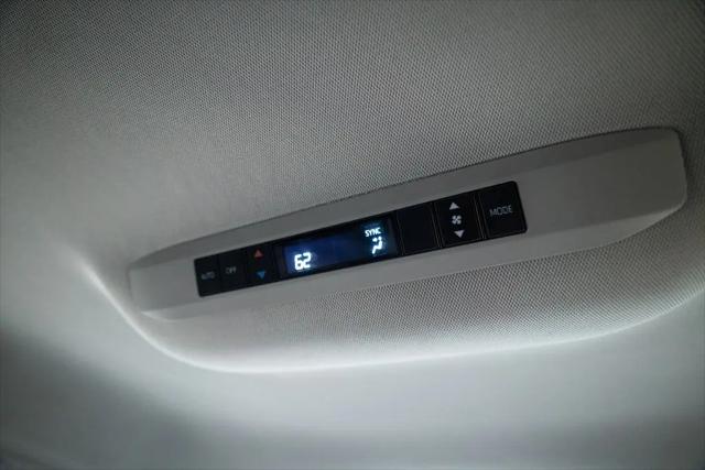 2025 Toyota Sienna LE