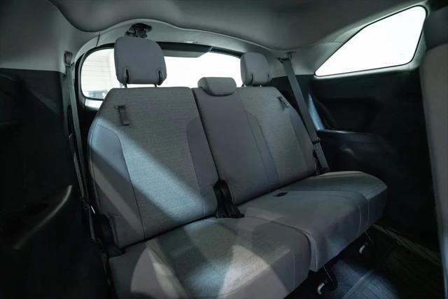 2025 Toyota Sienna LE