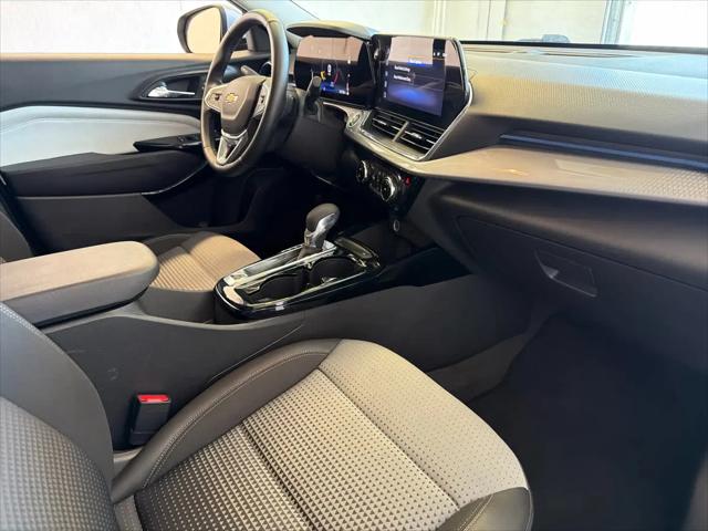 2025 Chevrolet Trax FWD LT
