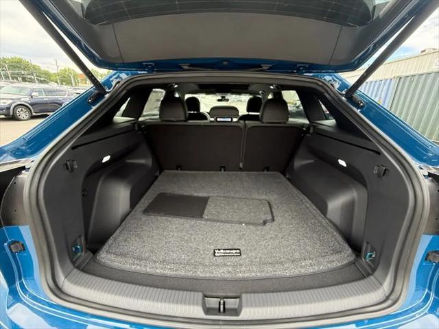 2026 Volkswagen Atlas Cross Sport SE with Technology