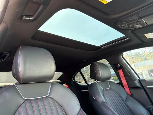 2023 Genesis G70 2.0T RWD