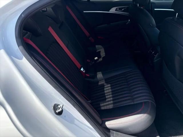 2023 Genesis G70 2.0T RWD