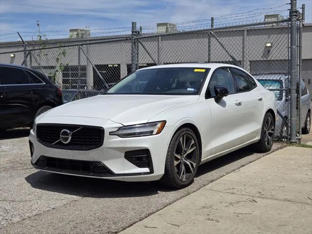 2024 Volvo S60 B5 Plus Dark Theme