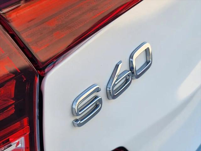 2024 Volvo S60 B5 Plus Dark Theme