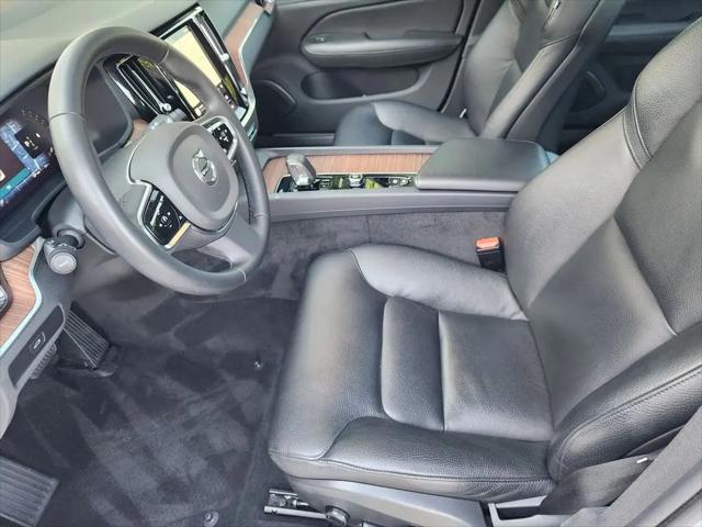 2024 Volvo S60 B5 Plus Dark Theme