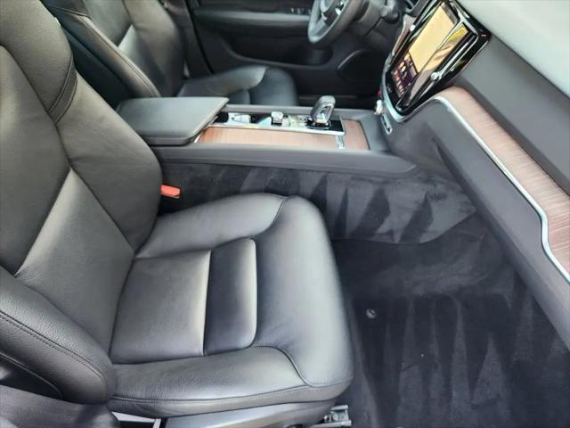 2024 Volvo S60 B5 Plus Dark Theme