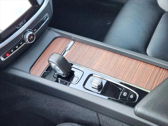 2024 Volvo S60 B5 Plus Dark Theme