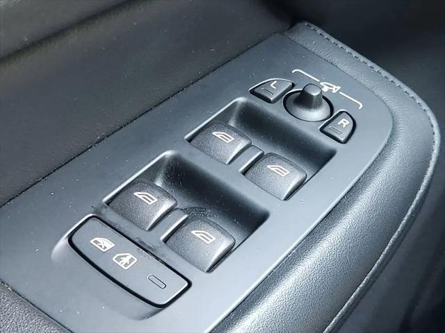 2024 Volvo S60 B5 Plus Dark Theme