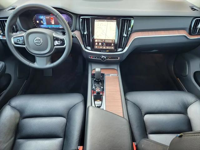 2024 Volvo S60 B5 Plus Dark Theme
