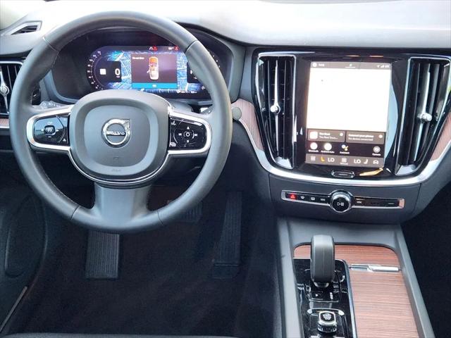 2024 Volvo S60 B5 Plus Dark Theme