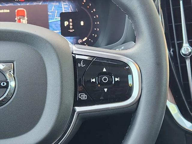 2024 Volvo S60 B5 Plus Dark Theme