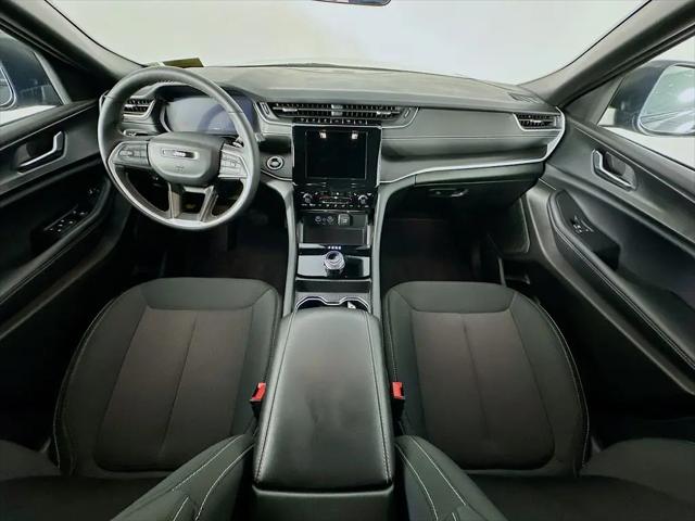 2025 Jeep Grand Cherokee L Laredo X 4x2