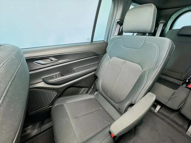 2025 Jeep Grand Cherokee L Laredo X 4x2