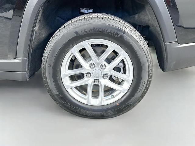 2025 Jeep Grand Cherokee L Laredo X 4x2